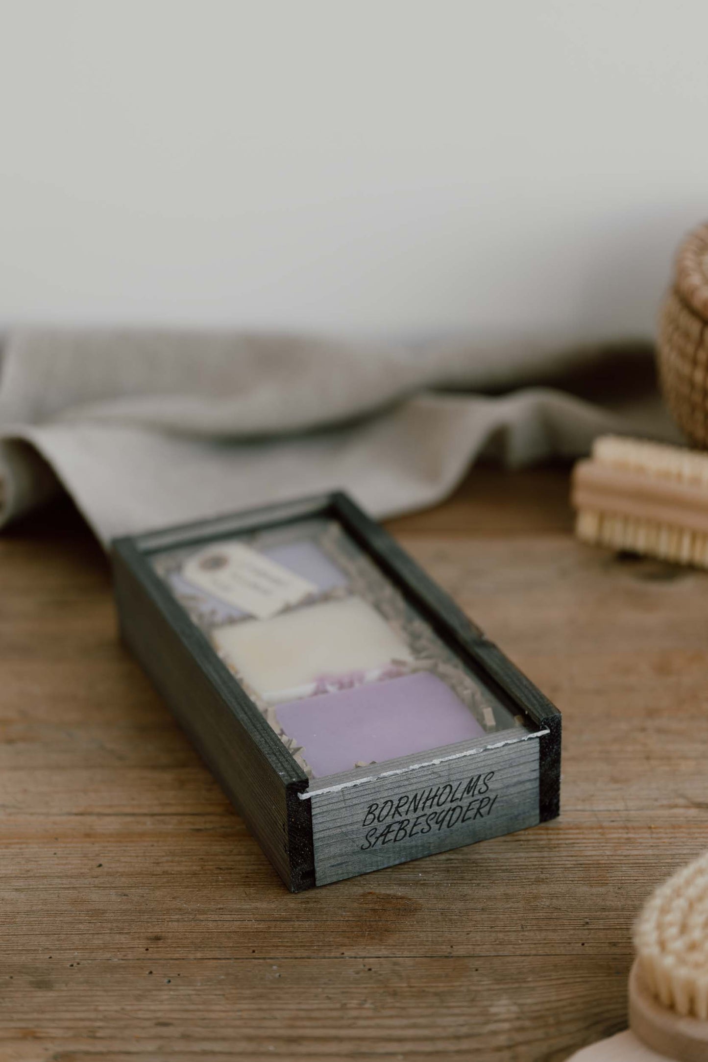 Gaveæske i trækasse - lilla